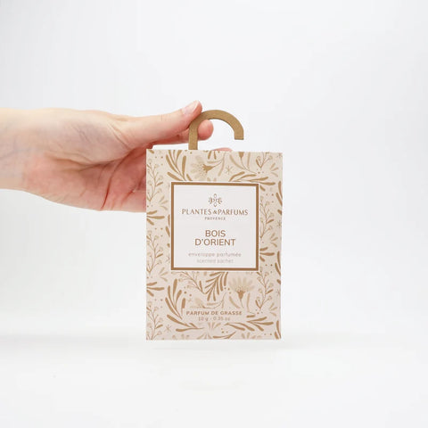 Bois d'Orient geurzakje met kapstokje 10 gram - Plantes & Parfums