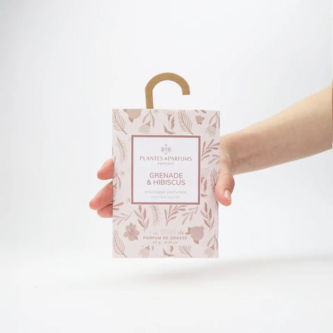 Granaatappel en Hibiscus geurzakje met kapstokje 10 gram - Plantes & Parfums