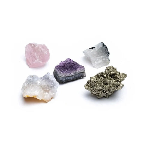Geschenkdoosje met 5 ruwe kristallen