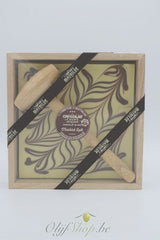 Kistje chocolade gemarmerd met hamer